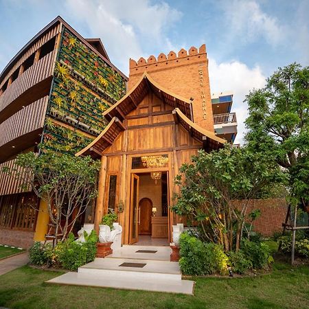 At Gate Thaphae Hotel Chiang Mai Esterno foto