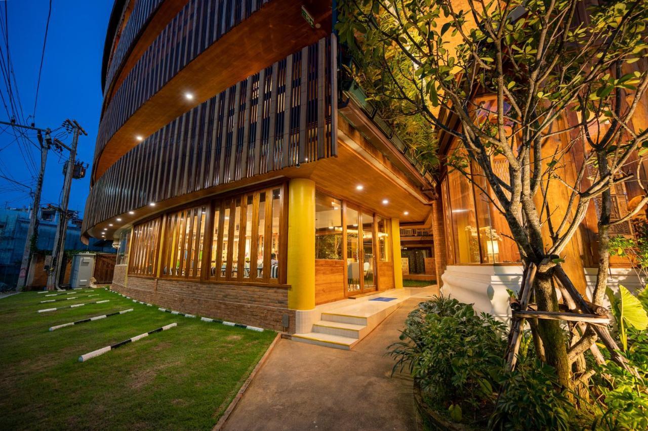 At Gate Thaphae Hotel Chiang Mai Esterno foto